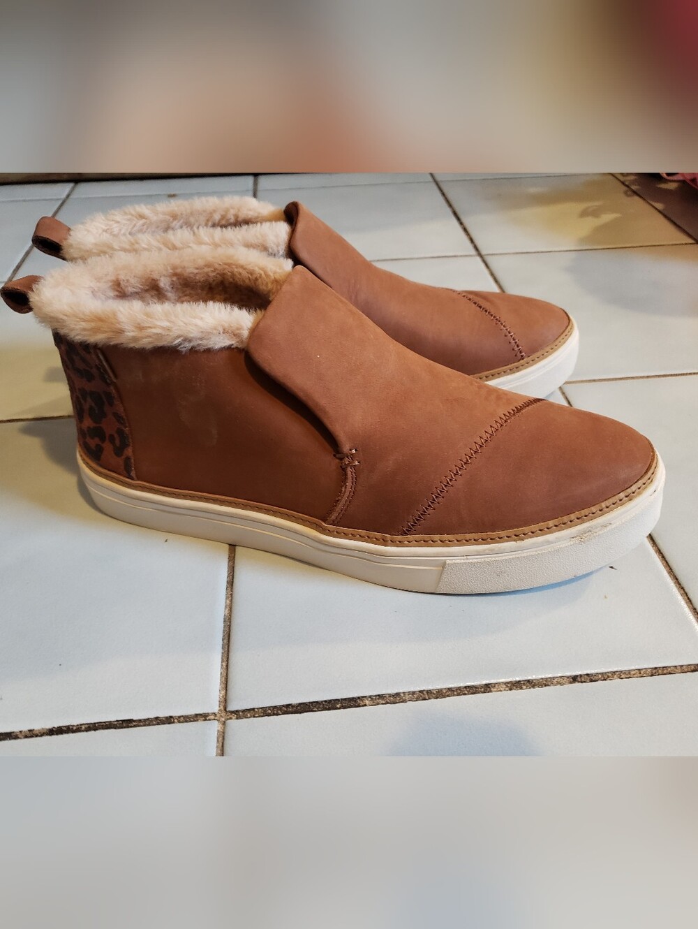 Toms Women's Paxton Brown Leather Faux Fur Lined Slip-On Sneaker Boots